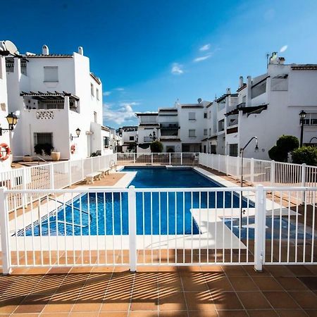 Puerto De La Duquesa Beach Apartment Castillo de Sabinillas ภายนอก รูปภาพ