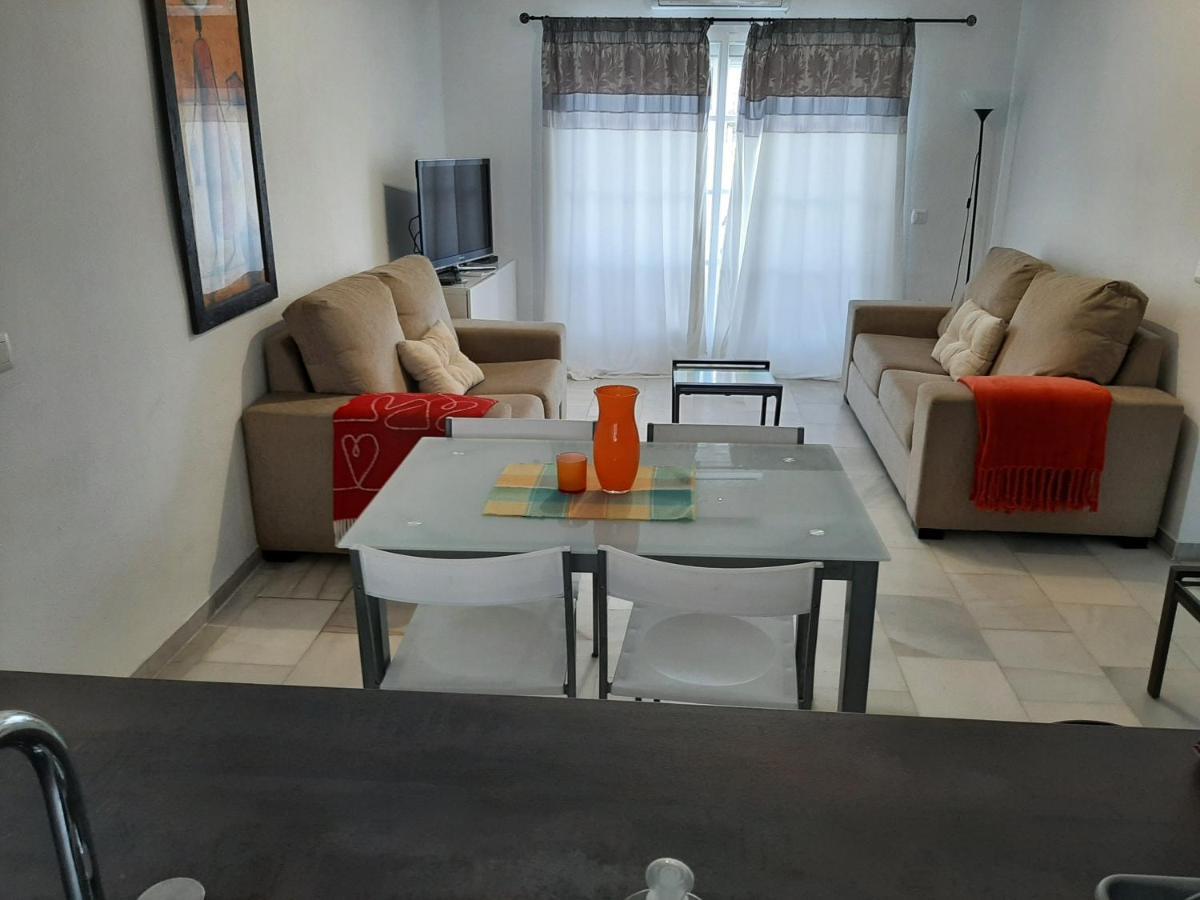 Puerto De La Duquesa Beach Apartment Castillo de Sabinillas ภายนอก รูปภาพ