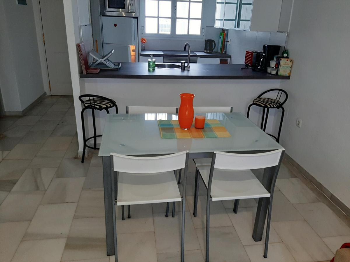 Puerto De La Duquesa Beach Apartment Castillo de Sabinillas ภายนอก รูปภาพ