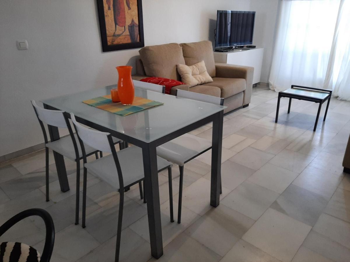 Puerto De La Duquesa Beach Apartment Castillo de Sabinillas ภายนอก รูปภาพ