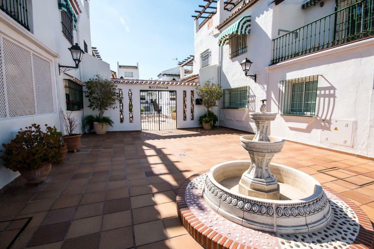 Puerto De La Duquesa Beach Apartment Castillo de Sabinillas ภายนอก รูปภาพ