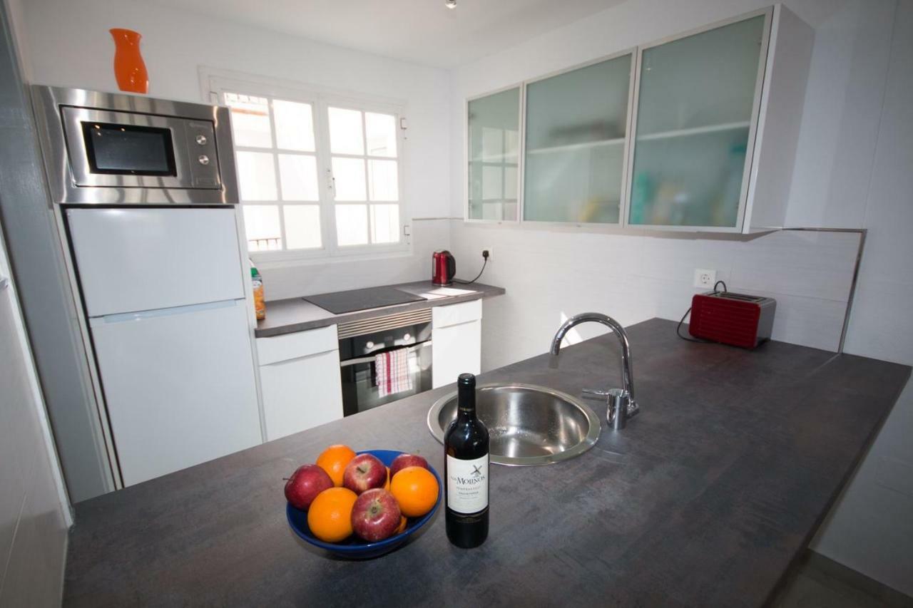 Puerto De La Duquesa Beach Apartment Castillo de Sabinillas ภายนอก รูปภาพ