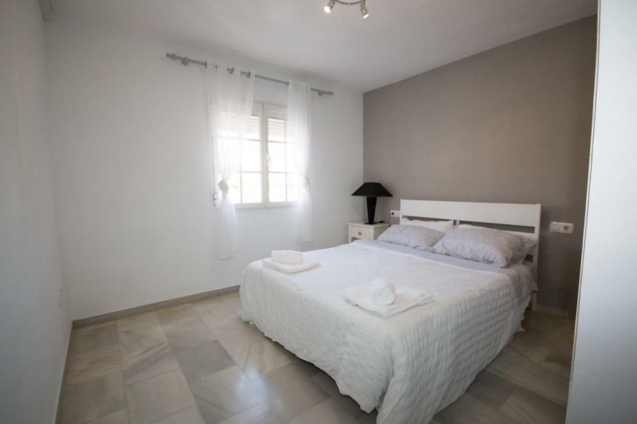 Puerto De La Duquesa Beach Apartment Castillo de Sabinillas ภายนอก รูปภาพ