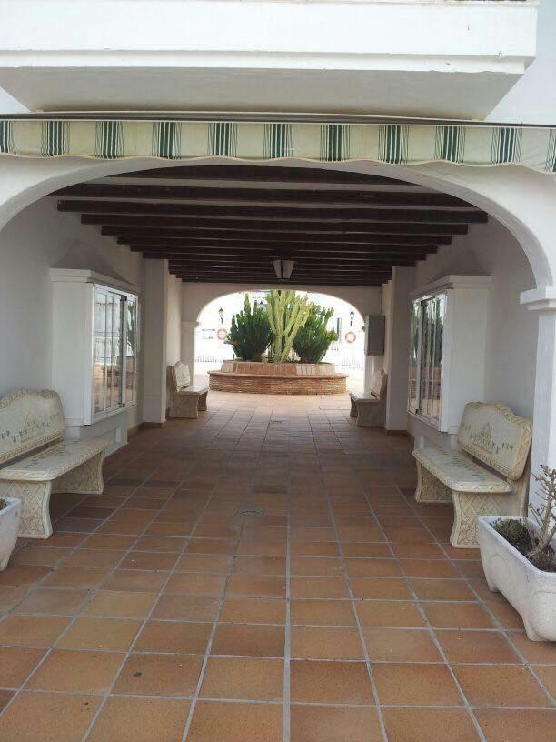 Puerto De La Duquesa Beach Apartment Castillo de Sabinillas ภายนอก รูปภาพ