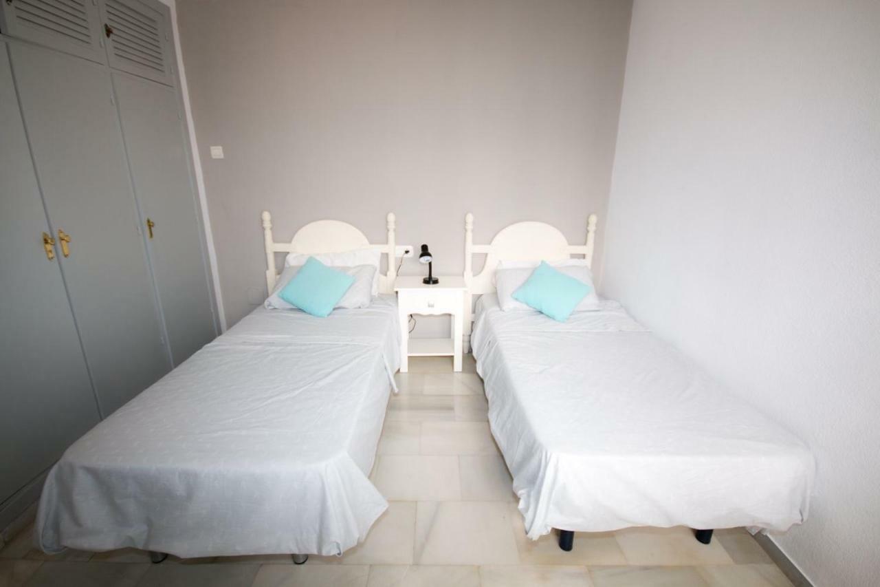 Puerto De La Duquesa Beach Apartment Castillo de Sabinillas ภายนอก รูปภาพ