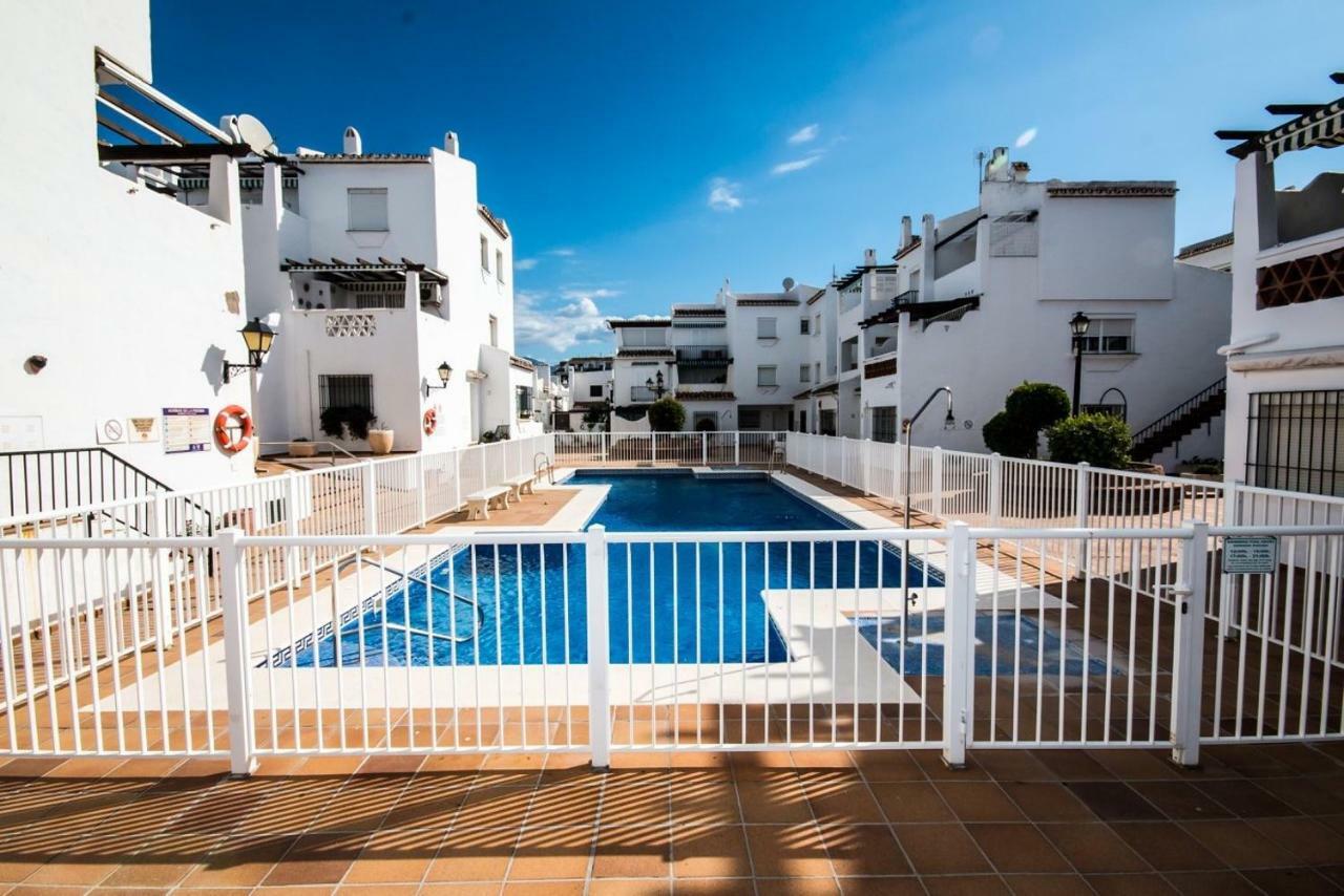 Puerto De La Duquesa Beach Apartment Castillo de Sabinillas ภายนอก รูปภาพ