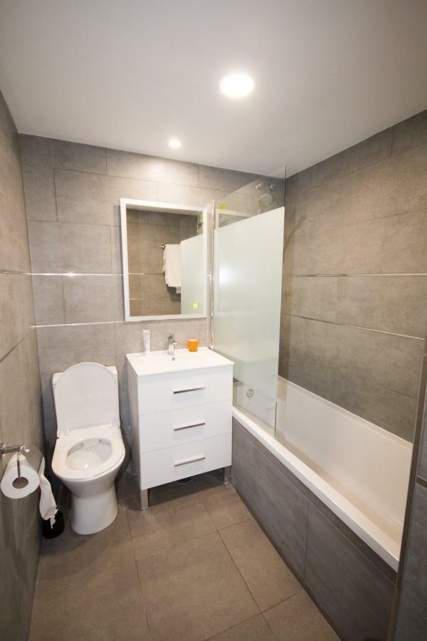 Puerto De La Duquesa Beach Apartment Castillo de Sabinillas ภายนอก รูปภาพ