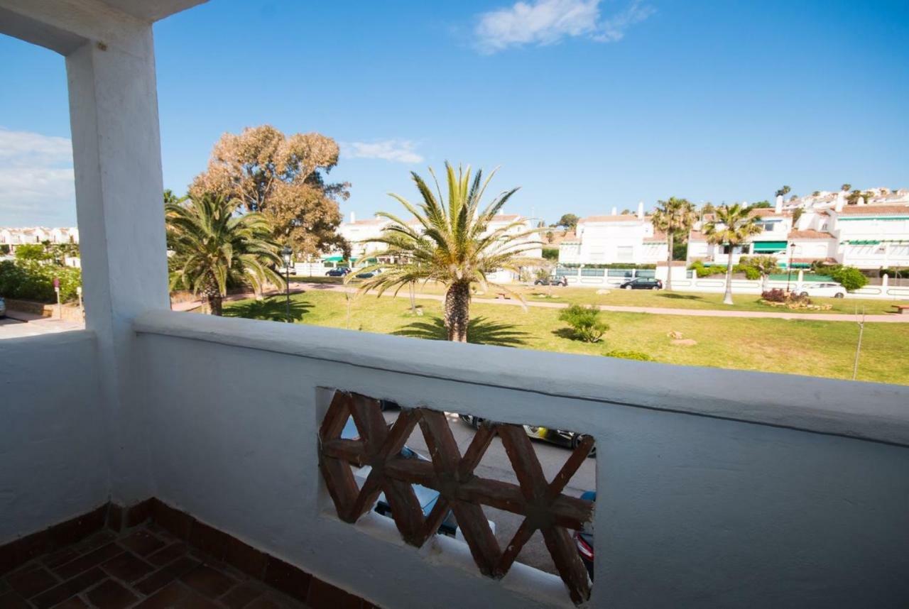 Puerto De La Duquesa Beach Apartment Castillo de Sabinillas ภายนอก รูปภาพ