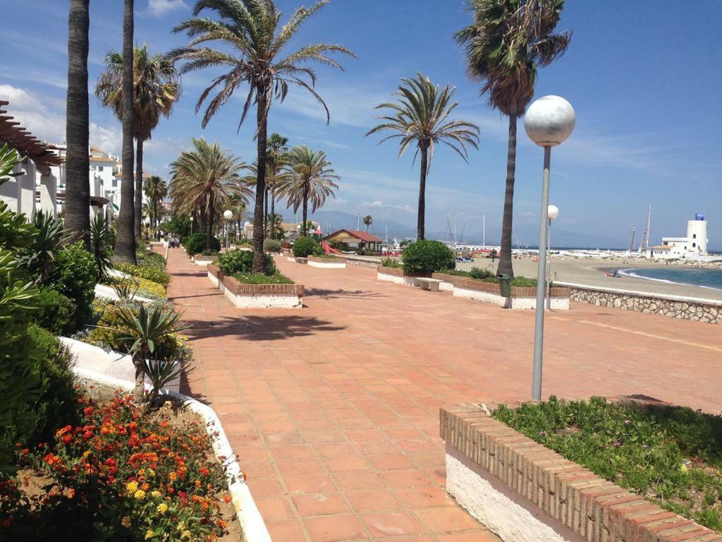 Puerto De La Duquesa Beach Apartment Castillo de Sabinillas ภายนอก รูปภาพ