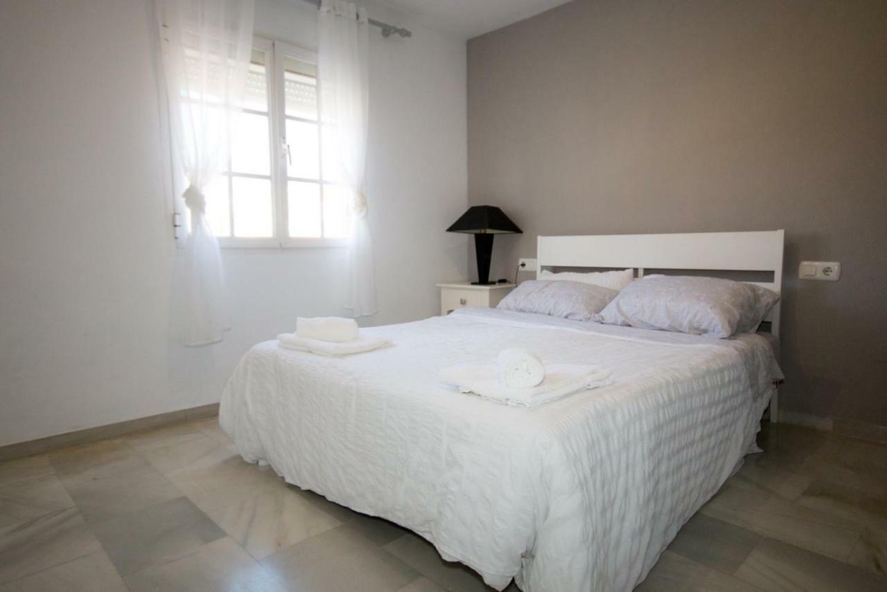 Puerto De La Duquesa Beach Apartment Castillo de Sabinillas ภายนอก รูปภาพ