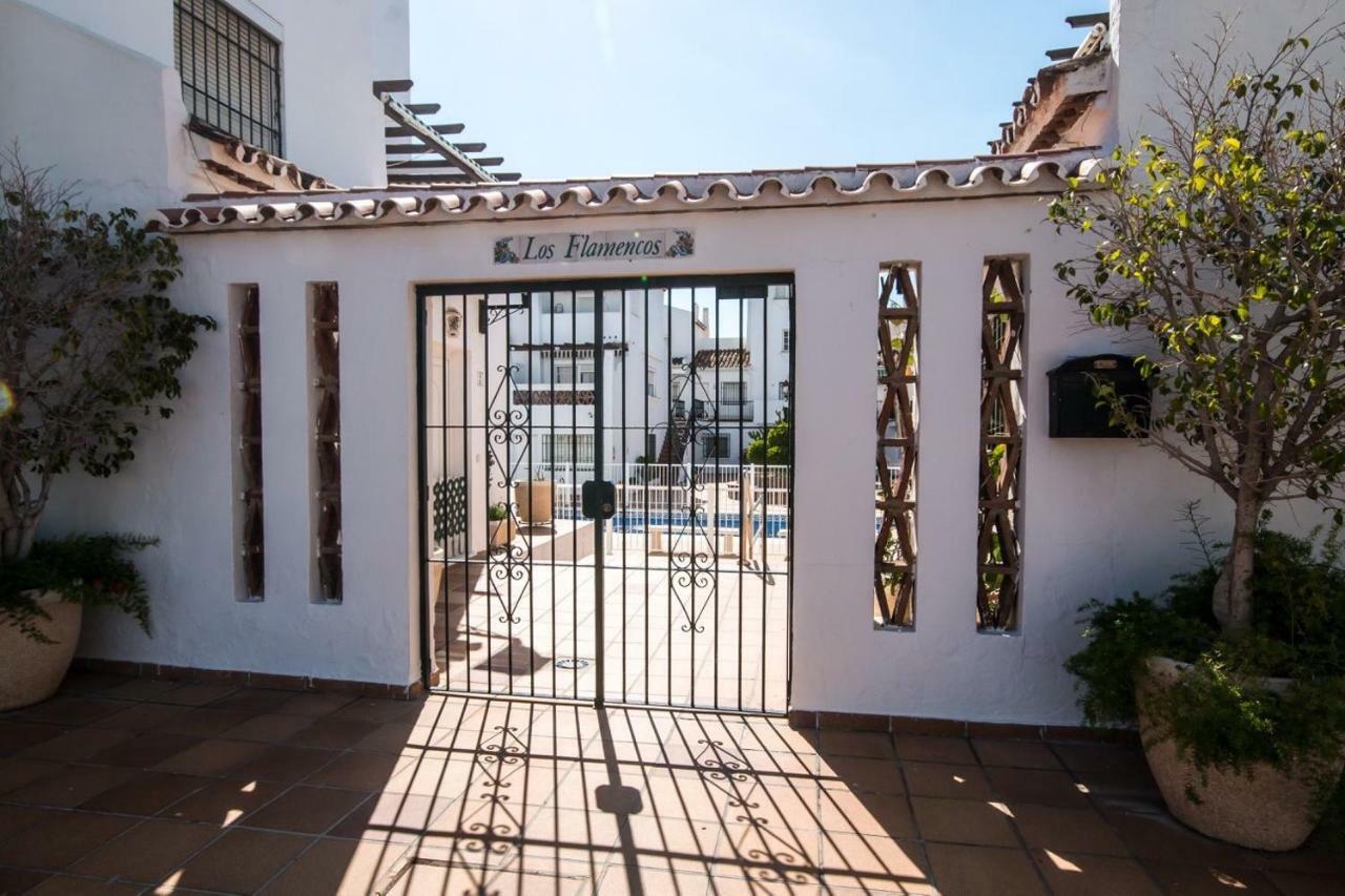 Puerto De La Duquesa Beach Apartment Castillo de Sabinillas ภายนอก รูปภาพ