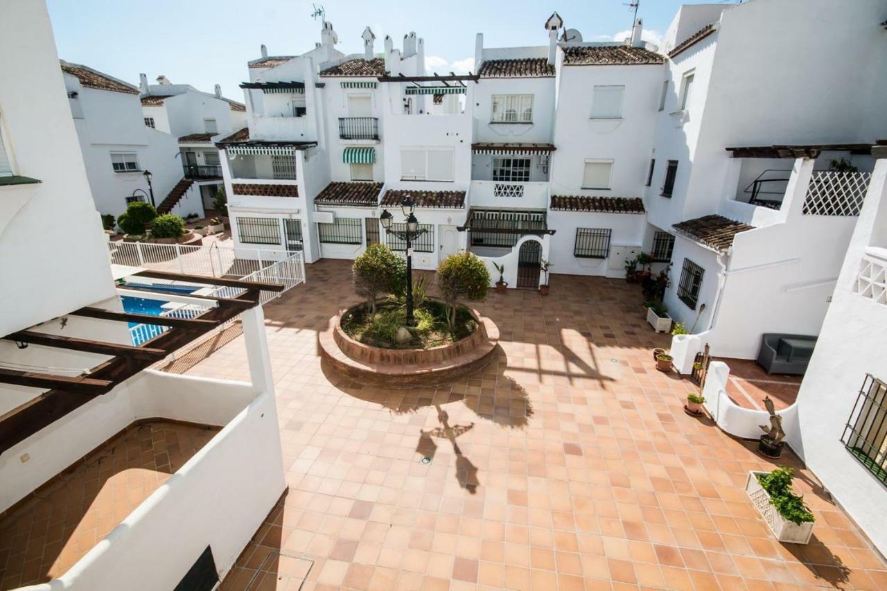 Puerto De La Duquesa Beach Apartment Castillo de Sabinillas ภายนอก รูปภาพ