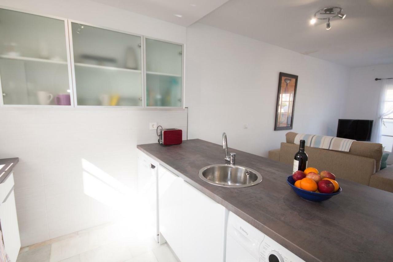 Puerto De La Duquesa Beach Apartment Castillo de Sabinillas ภายนอก รูปภาพ