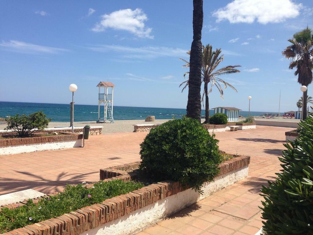 Puerto De La Duquesa Beach Apartment Castillo de Sabinillas ภายนอก รูปภาพ